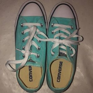 Hardly worn turquoise size 6 converse